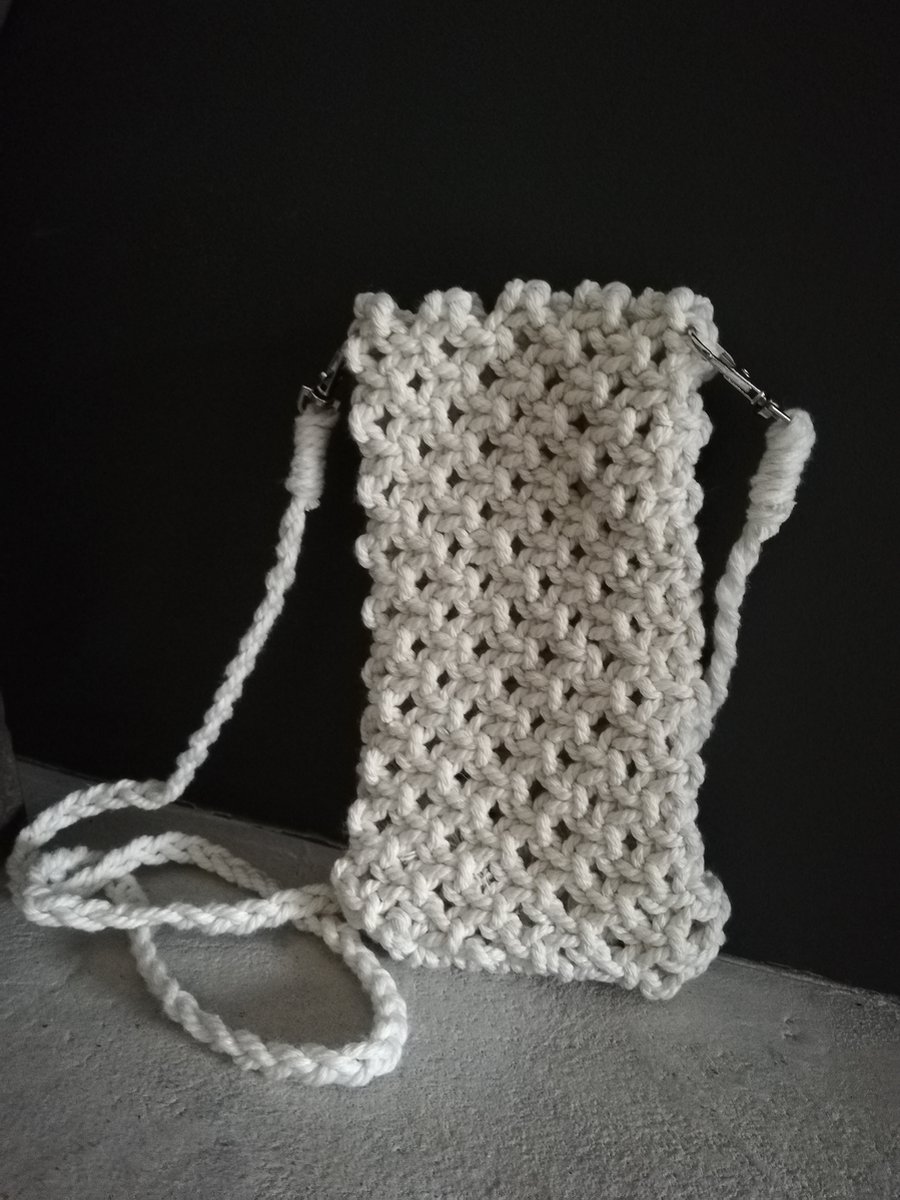 telefoon/ flessentasje macramé ecru