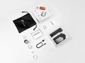 Opgestelde Flextail Tiny Pump X2 met accessoires, lader en zakje.