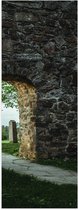 Poster Glanzend – Muur - Stenen - Gras - Doorgang - 40x120 cm Foto op Posterpapier met Glanzende Afwerking