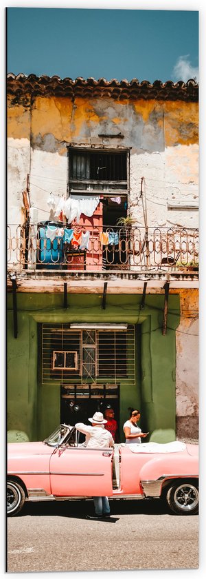 Dibond - Roze Cabrio Geparkeerd onder Traditioneel Italiaans Huisje - 40x120 cm Foto op Aluminium (Wanddecoratie van metaal)