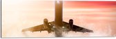 Dibond - Passagiersvliegtuig bij Zonsondergang door de Wolken - 90x30 cm Foto op Aluminium (Wanddecoratie van metaal)