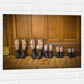 Muursticker - Laarzen op Rij met Engelandse Vlag - 80x60 cm Foto op Muursticker