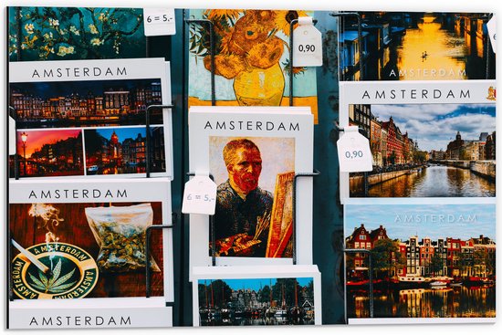 Dibond - Amsterdamse Ansichtkaarten in het Rek - 60x40 cm Foto op Aluminium (Wanddecoratie van metaal)