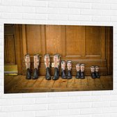 Muursticker - Laarzen op Rij met Engelandse Vlag - 120x80 cm Foto op Muursticker