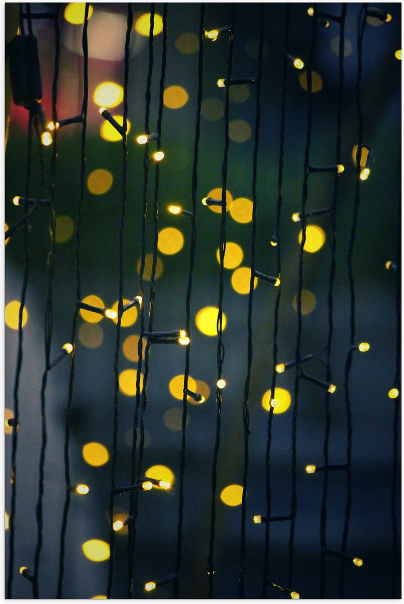 Poster (Mat) - Gele Lichtvlekjes aan Zwart Lichtgordijn - 60x90 cm Foto op Posterpapier me