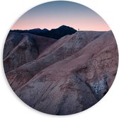 PVC Schuimplaat Muurcirkel - Bergen - Persoon - Bergtop - Maan - Kleuren - 60x60 cm Foto op Muurcirkel (met ophangsysteem)