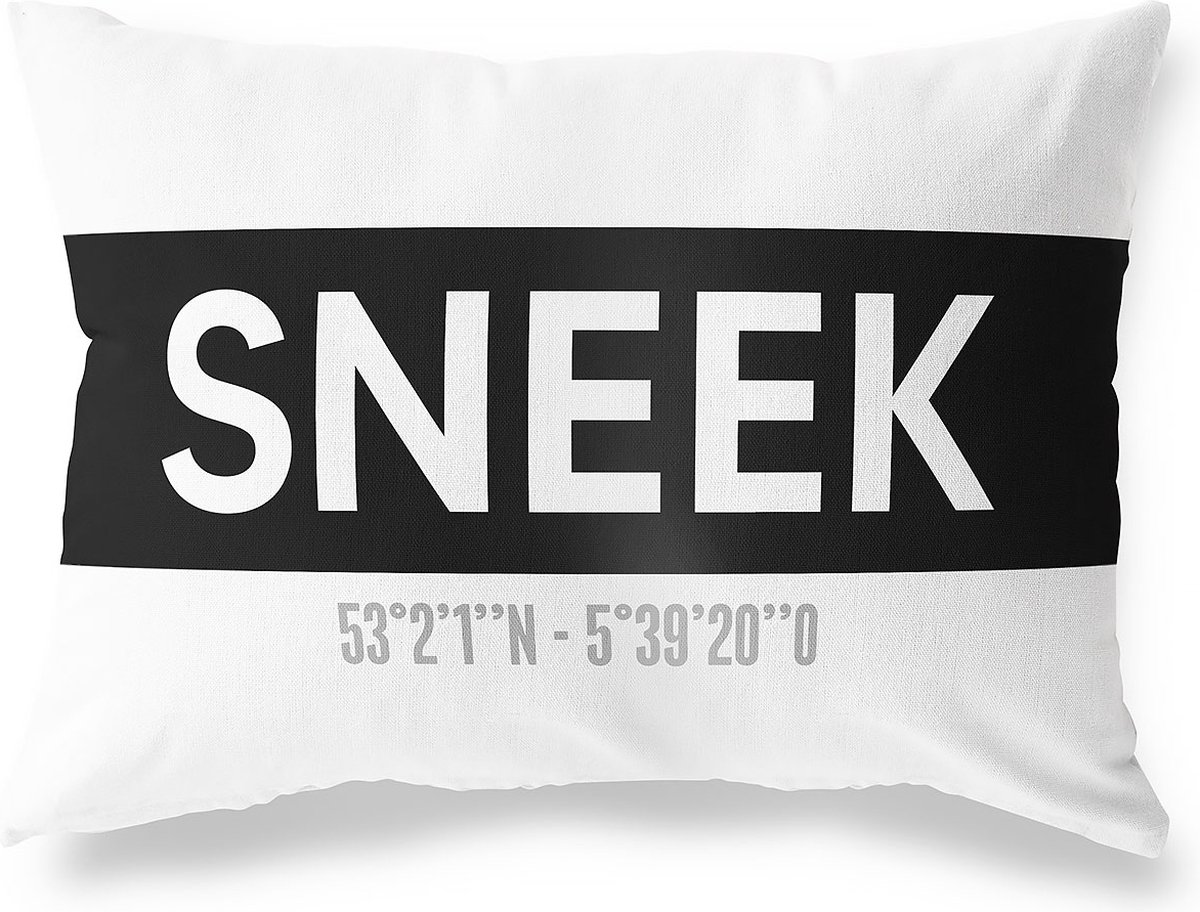 Tuinkussen SNEEK - FRIESLAND met coördinaten - Buitenkussen - Bootkussen - Weerbestendig - Jouw Plaats - Studio216 - Modern - Zwart-Wit - 50x30cm
