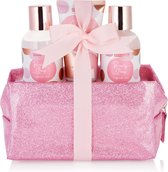 BRUBAKER Cosmetics Bad- en Doucheset Beauty Sleep Sugared Rose - Rozengeur - Cadeautip Vrouw - Cadeau Idee - 4-Delige Geschenkset in Praktische Toilettas - Roze Roségoud - Moederdag cadeautje