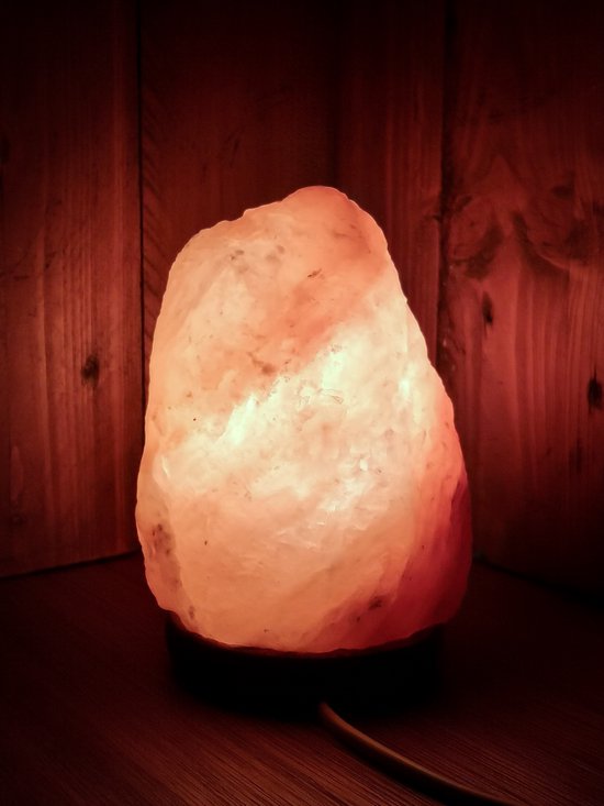 Zoutlamp Himalayazout 100% Natuurlijk 2-3 kg, inclusief snoer met schakelaar en 15w lampje - Merkloos