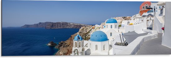 Dibond - De Kenmerkende Blauwe Daken van Santorini - 90x30 cm Foto op Aluminium (Wanddecoratie van metaal)