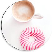 Dibond Muurcirkel - Wit met Roze Gestreepte Donut naast Bak Koffie - 30x30 cm Foto op Aluminium Muurcirkel (met ophangsysteem)