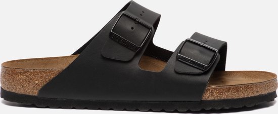 Zwarte Birkenstock slipper met verstelbare gespbanden en kurken zool.
