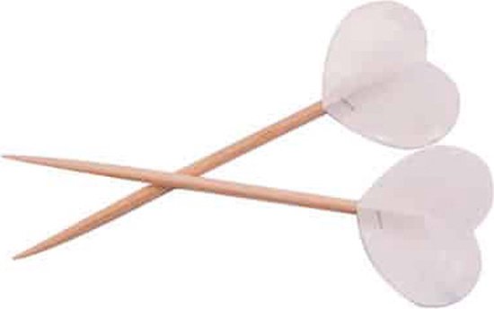 Twee witte hartjesprikkers met houten stokjes.