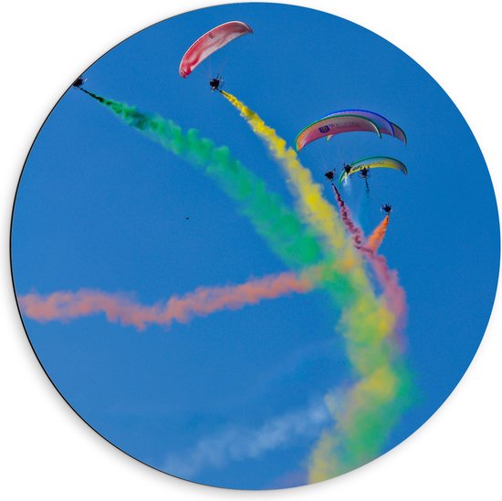 Dibond Muurcirkel - Vliegshow van Paragliders met Kleurrijke Rook - 60x60 cm Foto op Aluminium Muurcirkel (met ophangsysteem)