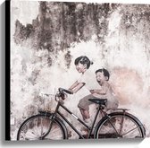 Canvas - Geparkeerde Fiets tegen Muurschildering van Twee Kinderen op een Fiets - 60x60 cm Foto op Canvas Schilderij (Wanddecoratie op Canvas)