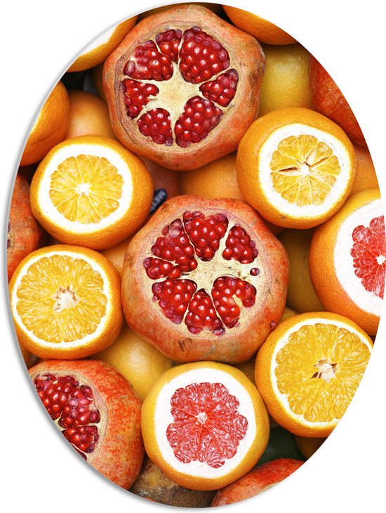 PVC Schuimplaat Ovaal - Achtergrond van Bloedsinasappels, Sinaasppels en granaatappel - 51x68 cm Foto op Ovaal (Met Ophangsysteem)
