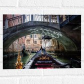 Muursticker - Traditionele Italiaanse Gondel door de Wateren van Venetië - 40x30 cm Foto op Muursticker