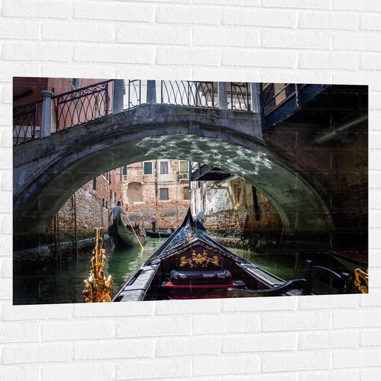 Muursticker - Traditionele Italiaanse Gondel door de Wateren van Venetië - 120x80 cm Foto op Muursticker