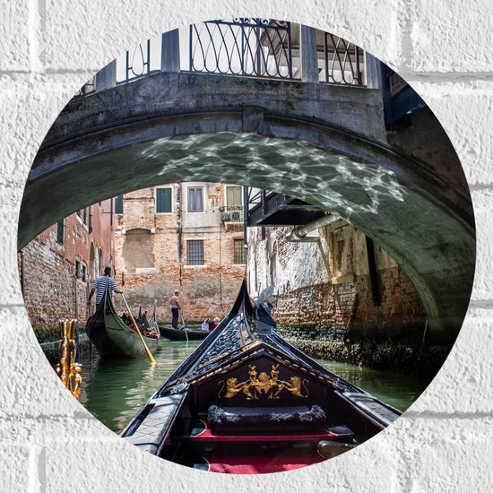 Muursticker Cirkel - Traditionele Italiaanse Gondel door de Wateren van Venetië - 30x30 cm Foto op Muursticker
