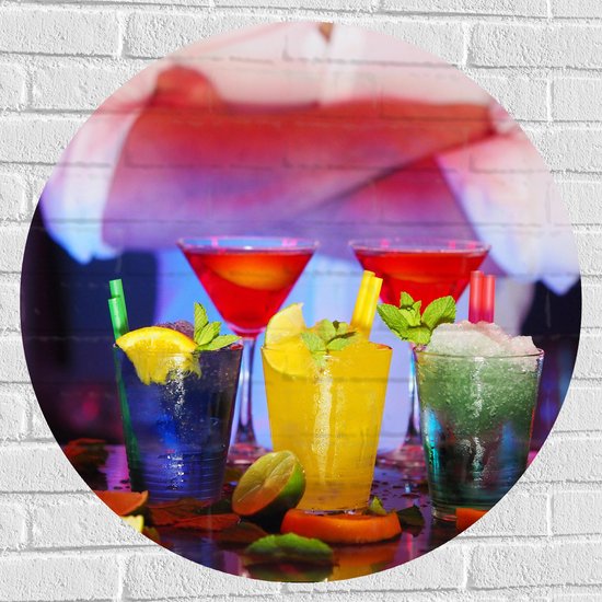 Muursticker Cirkel - Diverse Cocktails met Stukjes Fruit - 80x80 cm Foto op Muursticker