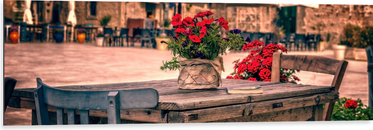 Dibond - Tafel - Pleintje - Bloemen - Stoelen - Parasol - Kleuren - 120x40 cm Foto op Alum