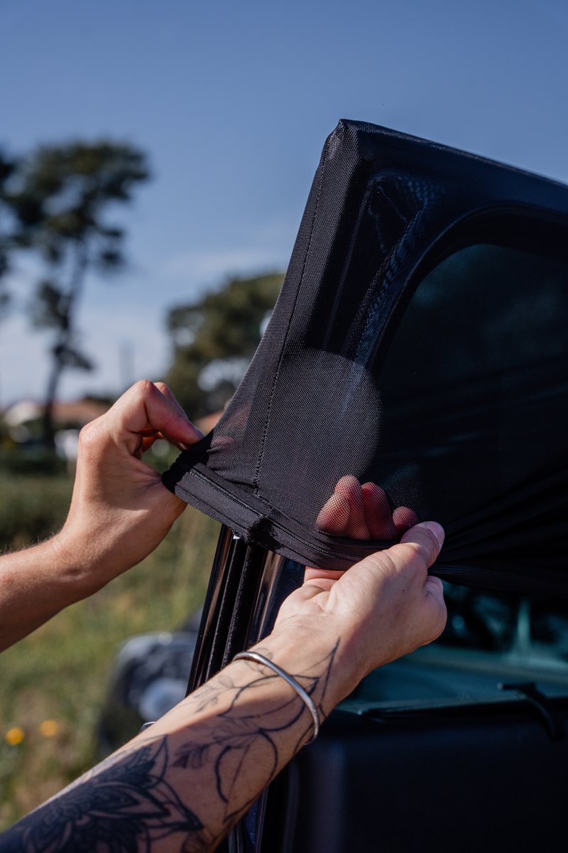 Pare Soleil Voiture Bébé 2 Pièces. Noir Pare Soleil Chaussette Voiture  Soleil avec Protection UV. Pare-Soleil en Maille Respirante pour Fenêtre  Latérale(Fenêtres latérales Avant)