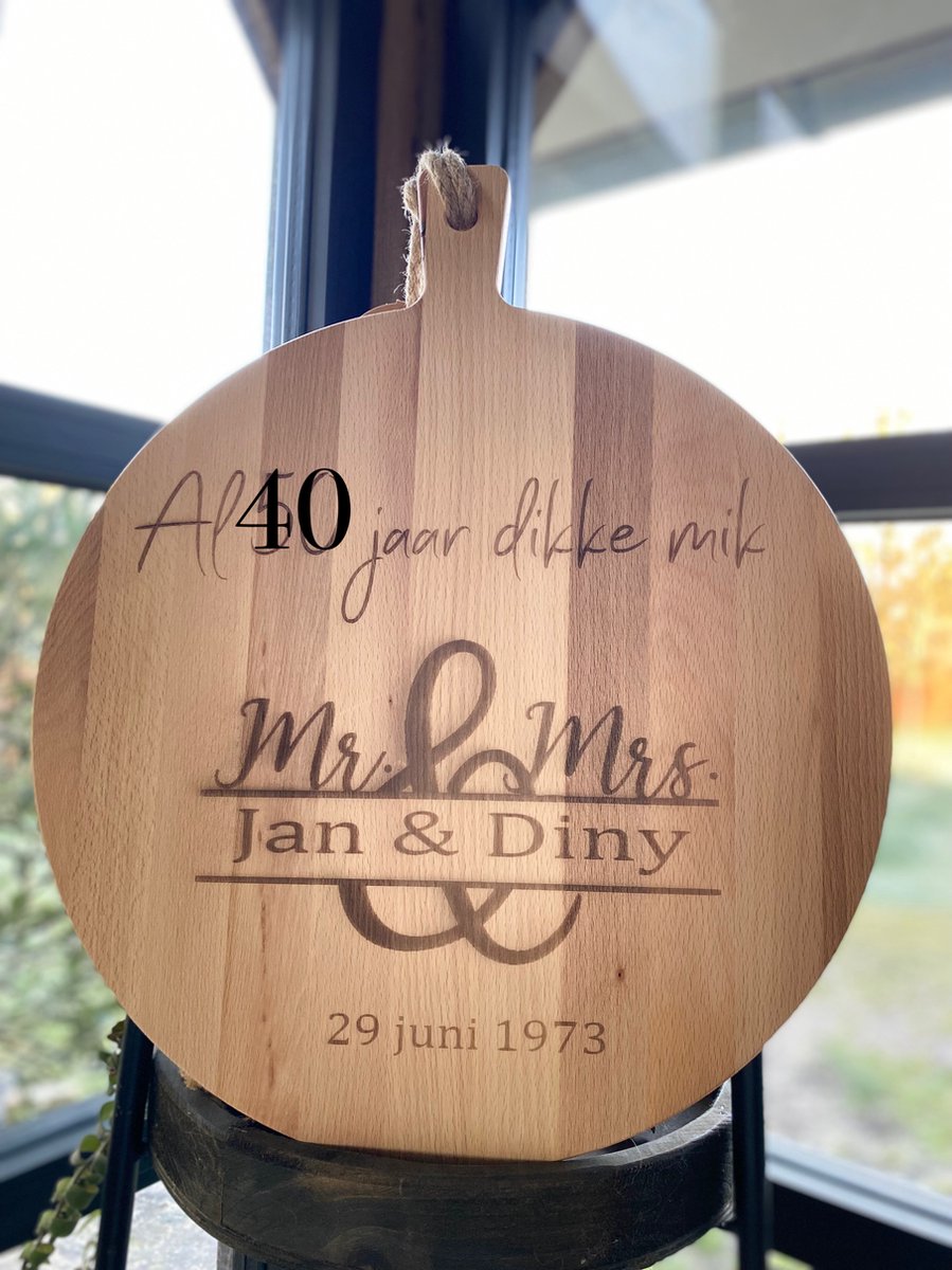 Creaties van Hier - serveerplank - 40 jaar getrouwd - 40 jaar dikke mik - 40 cm - gepersonaliseerd cadeau - hout