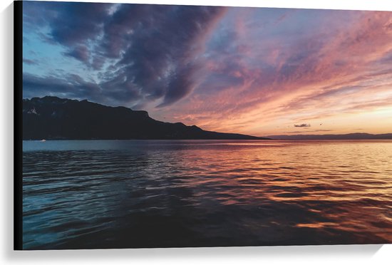 Canvas - Water - Zee - Bergen - Wolken - Kleuren - 90x60 cm Foto op Canvas Schilderij (Wanddecoratie op Canvas)