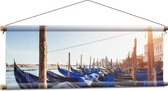 Textielposter - Blauwe Gondels op de Zee bij Venetië op Zonnige Dag - 90x30 cm Foto op Textiel