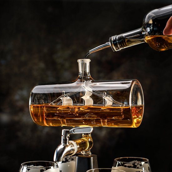 Whisiskey Whiskey Karaf - Luxe Whisky Karaf Set Zeilschip - 1L - Decanteer Karaf - Zeilboot - Whiskey Set - Incl. 4 Whiskey Stones, Schenktuit, tap & 4 Whiskey Glazen - Peaky Blinders - Whisiskey