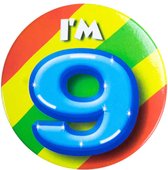 Button 9 Jaar - Button met speld (55mm) - Leeftijd badge - 9 Jaar versiering - Accessoires - Rozet I'm 9 - Verjaardag jongen / meisje / man / vrouw - Button 9 Jaar
