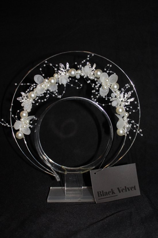 Zilver halo met witte bloemen en parels
