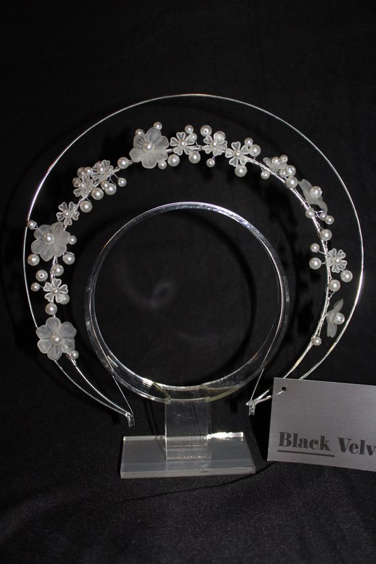 Zilver halo met witte bloemen en parels