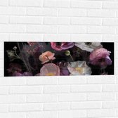 Muursticker - Boeket van Stilleven in Witte en Roze Kleuren - 90x30 cm Foto op Muursticker