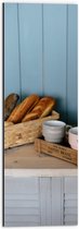 Dibond - Mand met Broodjes en Koffie op Kast - 20x60 cm Foto op Aluminium (Wanddecoratie van metaal)