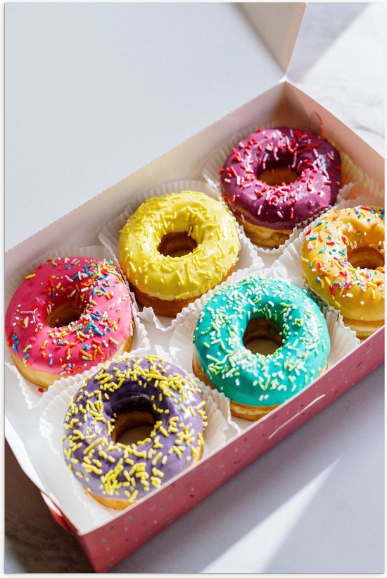 Poster Glanzend – Gekleurde Donuts met Spikkels in Roze Doos - 50x75 cm Foto op Posterpapier met Glanzende Afwerking