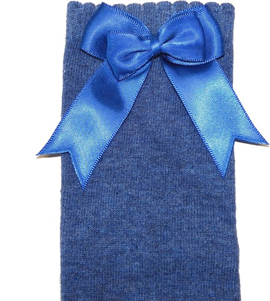 Chaussette haute bleue avec un nœud bleu en satin sur le dessus.