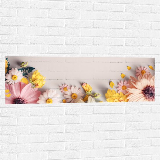 Muursticker - Roze, Gele en Witte Bloemen op Beige Achtergrond - 120x40 cm Foto op Muursticker