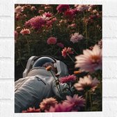 Muursticker - Astronaut tussen de Roze Bloemen in Bloemenveld - 30x40 cm Foto op Muursticker