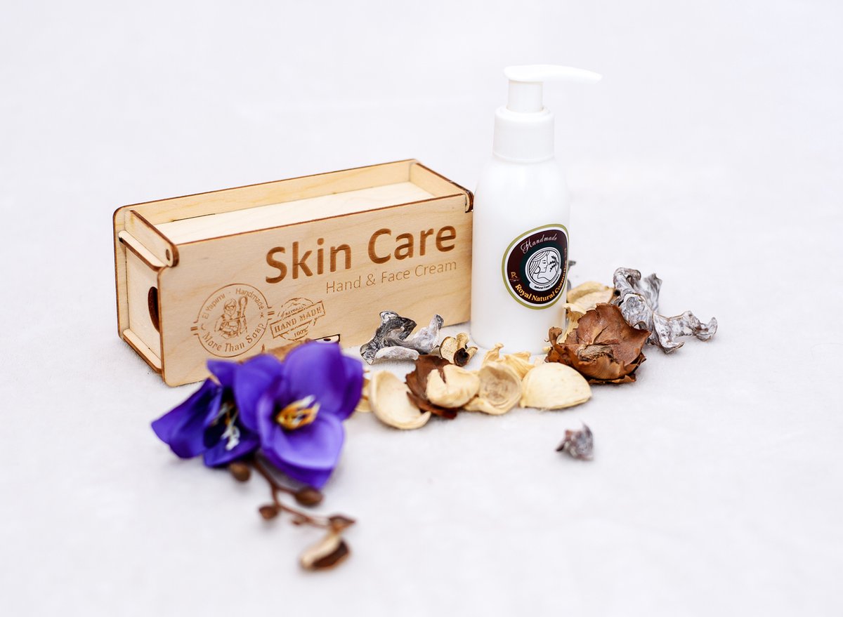 Royal Natural Cosmetics - Saffraan - Crème - Huidcrème - Saffraan Moisturizer - Saffraan Verzorging - Tegen Veroudering - Acne Littekens - Rimpels - Voor Mannen & Vrouwen - Handgemaakt - 100% Biologisch