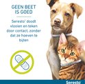 Bruine hond en een oranje gestreepte kat, beide met een Seresto halsband. 'Geen beet is goed' betekent dat Seresto vlooien en teken doodt zonder te bijten.