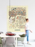 Une carte colorée de Londres avec des rues rouges, bleues et oranges sur fond jaune clair.