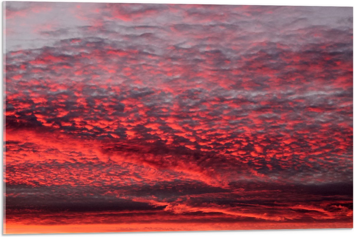 Acrylglas - Rode Gloed over Sluierbewolking in de Lucht - 75x50 cm Foto op Acrylglas (Met Ophangsysteem)