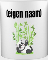 Akyol - liggende panda en bamboe met eigen naam Mok met opdruk - panda - panda liefhebbers - mok met eigen naam - iemand die houdt van panda's - verjaardag - cadeau - kado - 350 ML inhoud