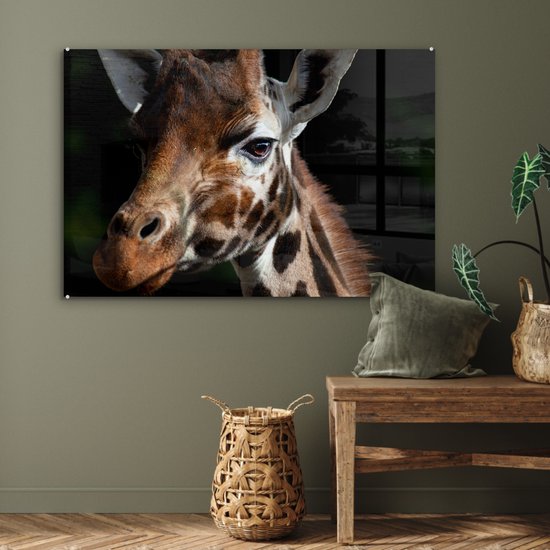 MuchoWow® Glasschilderij 90x60 cm - Schilderij acrylglas - Giraffe - Licht - Zwart - Foto op glas - Schilderijen