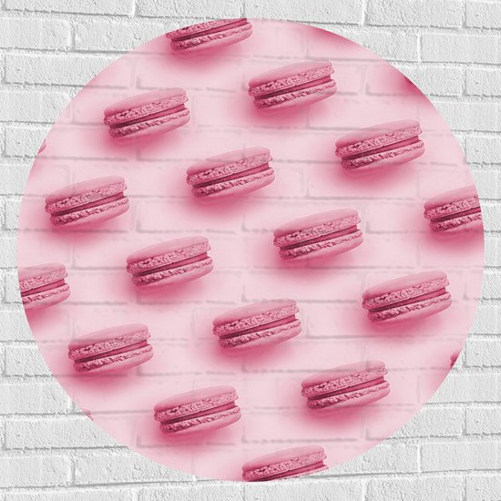 Muursticker Cirkel - Patroon van Roze Macarons tegen Roze Achtergrond - 100x100 cm Foto op Muursticker