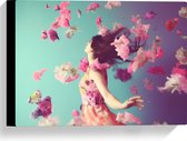 Canvas - Vrouw Dansend tussen de Rozegekleurde Bloemen - 40x30 cm Foto op Canvas Schilderij (Wanddecoratie op Canvas)
