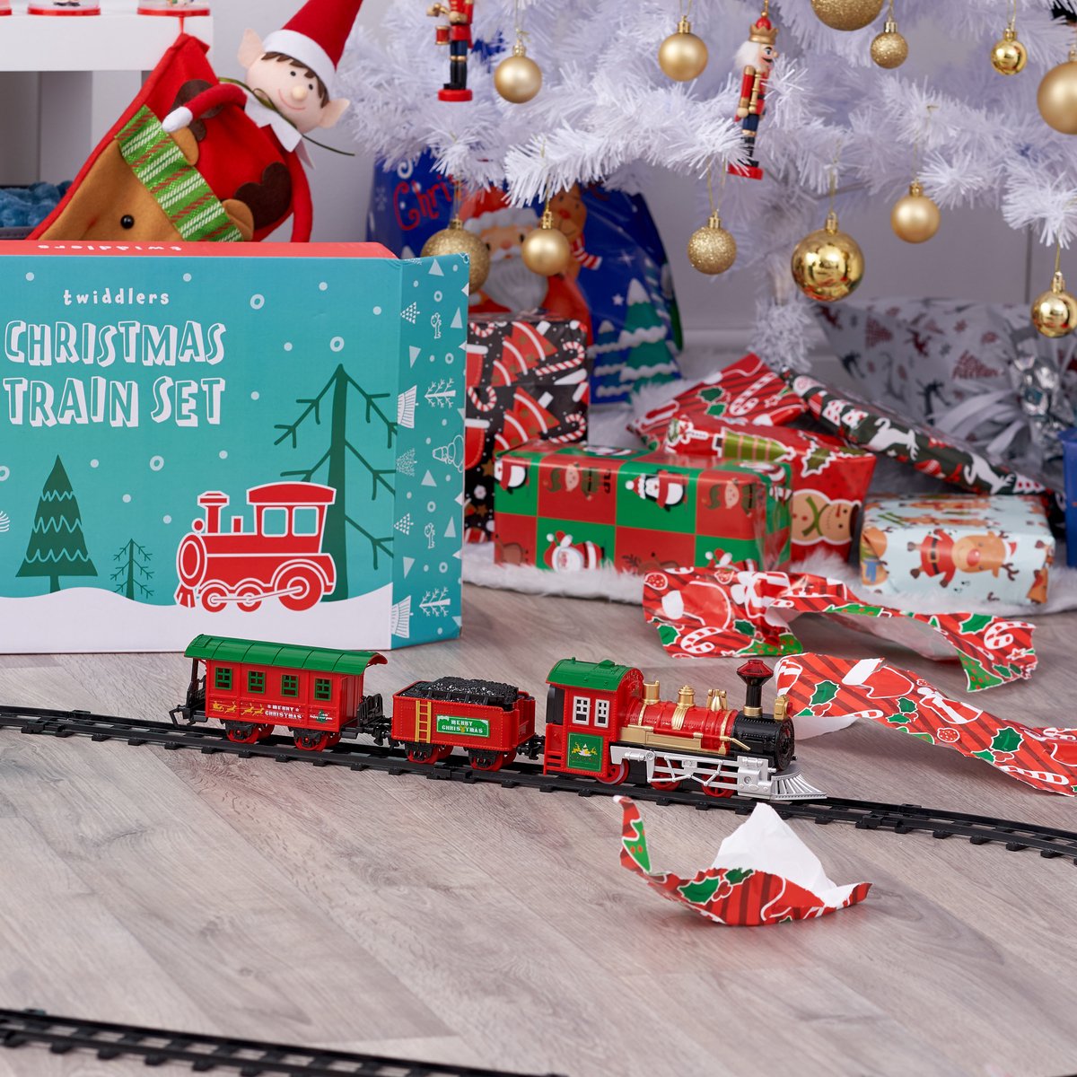 THE TWIDDLERS Train de Noël, 15 pièces, 130 x 70 cm, chemin de fer, LED, alimenté par batterie, décoration de Noël pour sapin de Noël, fenêtre et chambre d'enfant THE TWIDDLERS Train de Noël, 15 pièces, 130 x 70 cm, chemin de fer, LED, alimenté par batterie, décoration de Noël pour sapin de Noël, fenêtre et chambre d'enfant