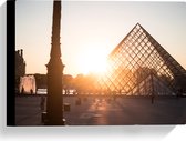 Canvas - Zonnestralen over het Plein van het Louvre in Parijs - 40x30 cm Foto op Canvas Schilderij (Wanddecoratie op Canvas)