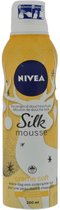 Nivea Silk Mousse Creme Soft Verzorgende Doucheschuim, Iedere dag een zijdezachte huid - 200 ml